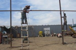 16.11.Constructing the Workshop roof November 2016
